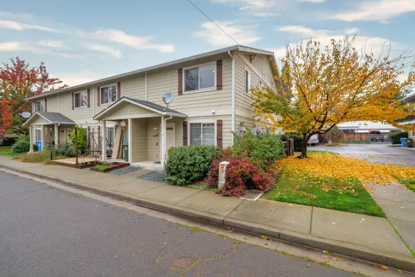 Rogue River, OR 97537,207 Madrone ST