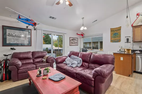 Rogue River, OR 97537,207 Madrone ST