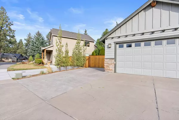 Bend, OR 97702,60808 Sawtooth Mountain LN SE