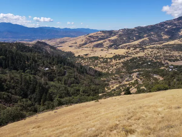 Ashland, OR 97520,639 Cove RD