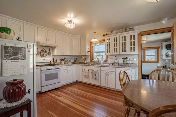 Talent, OR 97540,6493 Colver RD