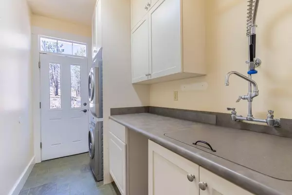 Klamath Falls, OR 97601,7140 Jake RD