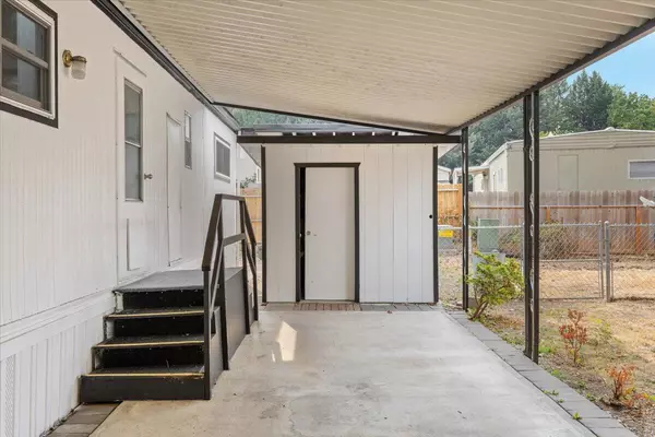 Grants Pass, OR 97526,333 Beechwood DR