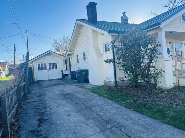 Medford, OR 97501,611 4th ST