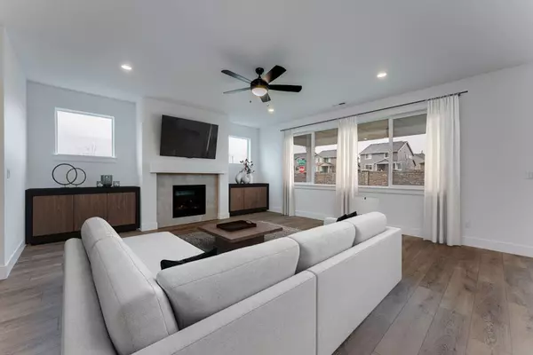 Bend, OR 97701,21451 Hayloft PL