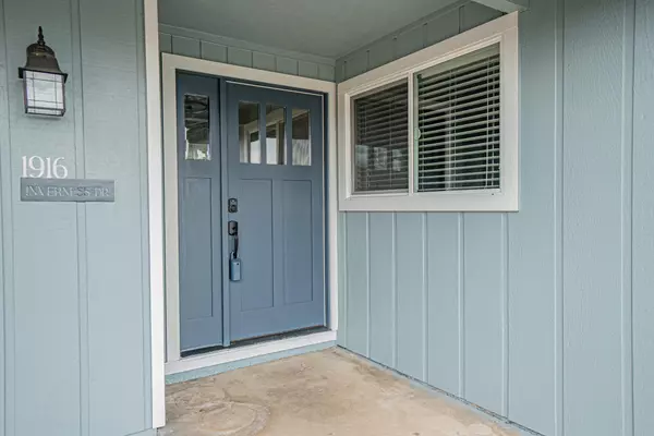 1916 Inverness DR, Medford, OR 97504