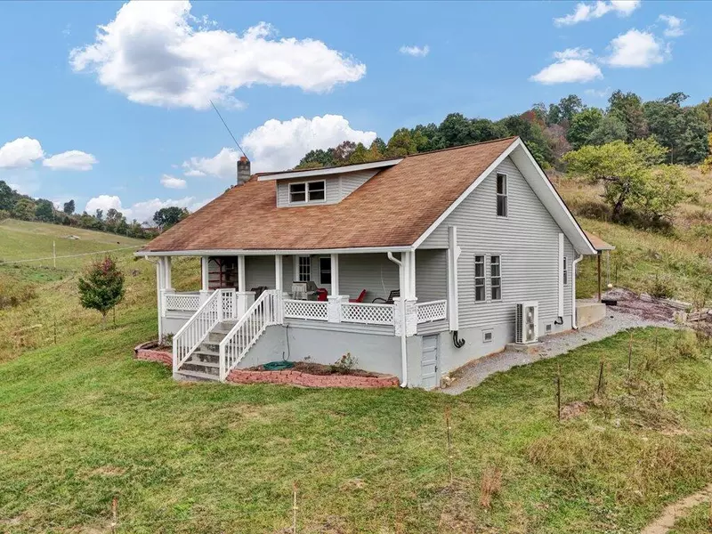 272 Martin Carmack LN, Harrogate, TN 37752