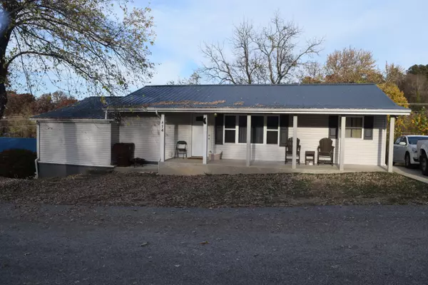 814 Moss LN, Jefferson City, TN 37760