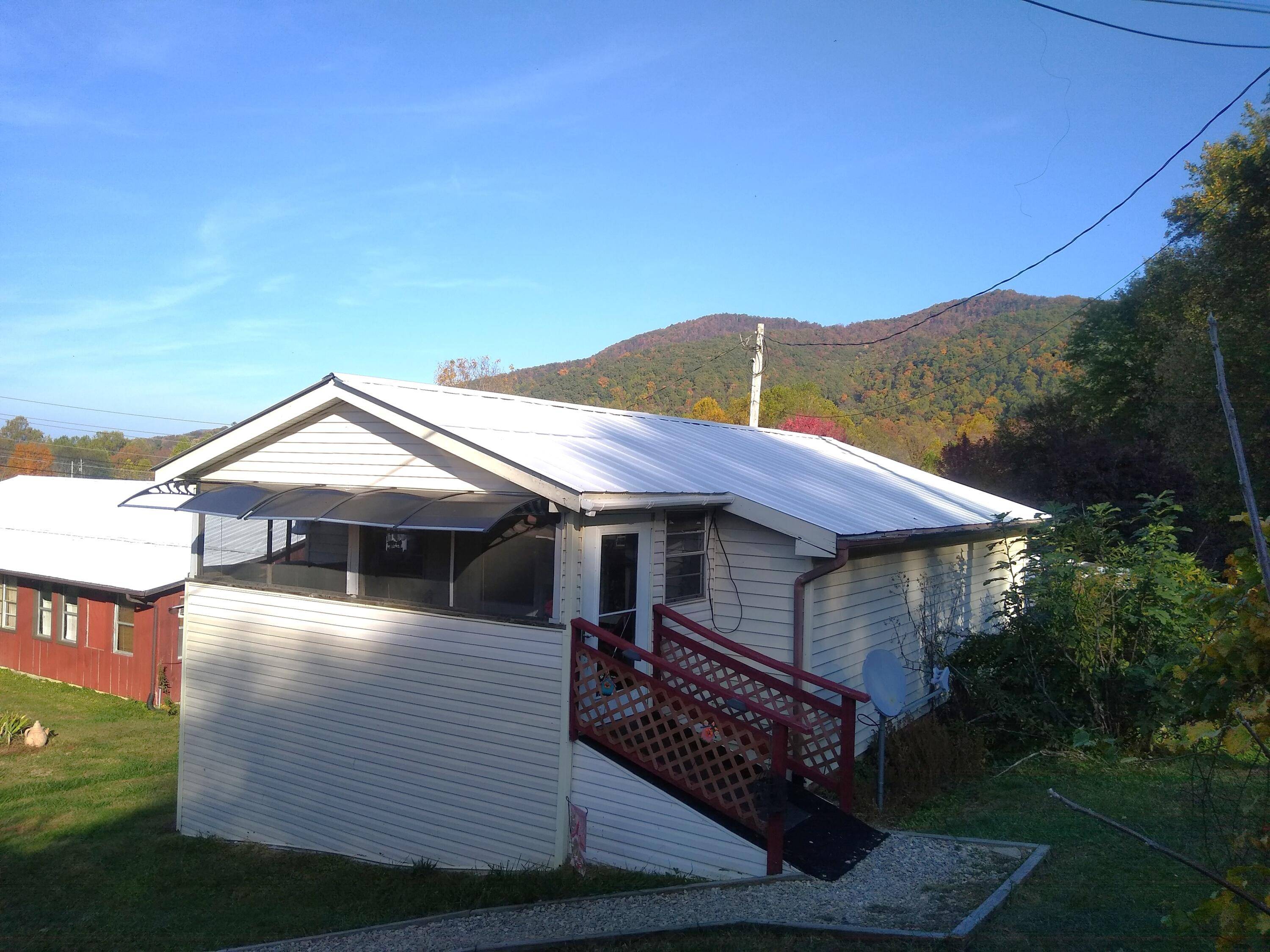 Cosby, TN 37722,4140 Chavis RD