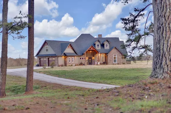 1060 C H Rankin RD, White Pine, TN 37890