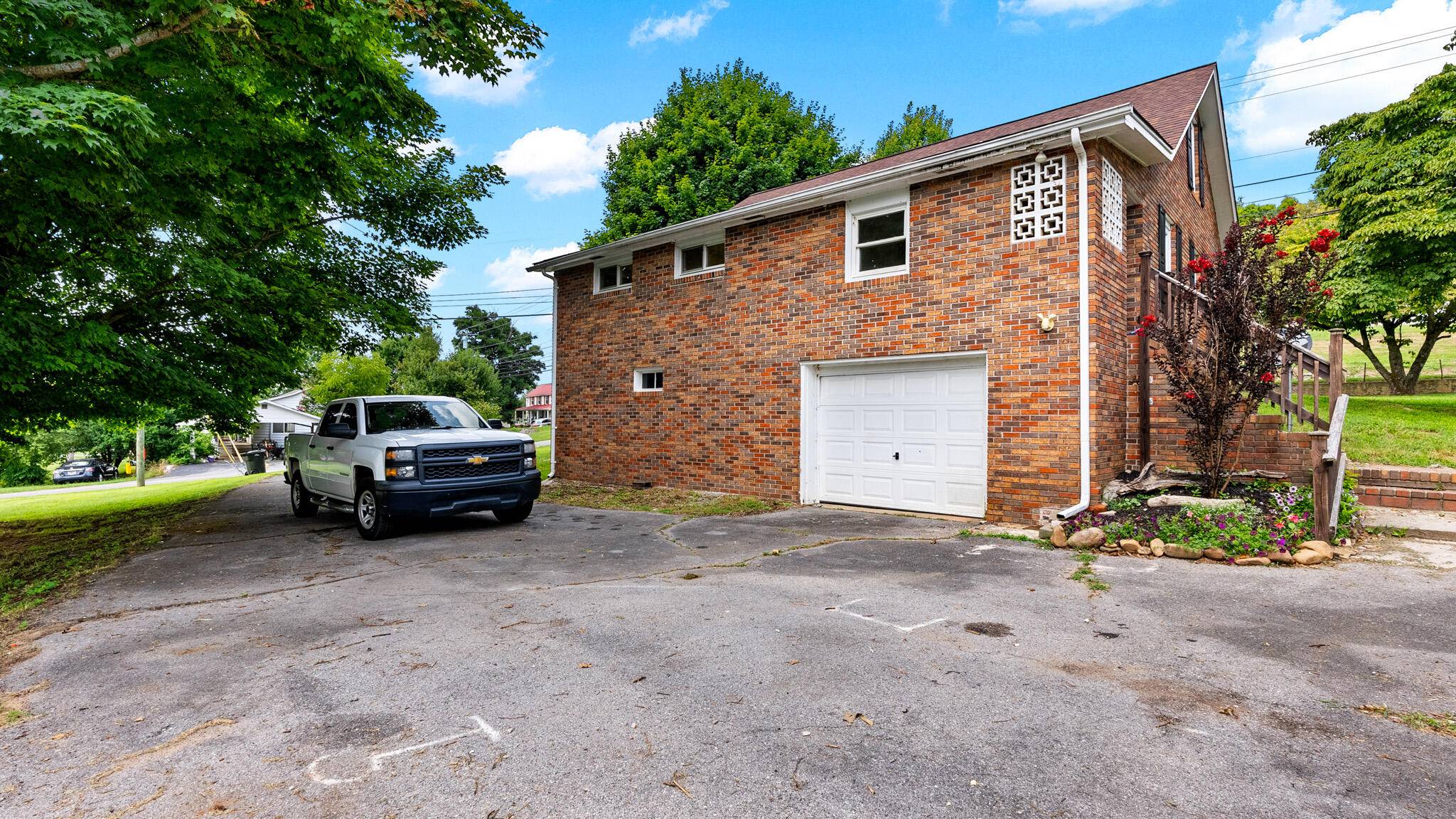 Fall Branch, TN 37656,101 Lovelace DR