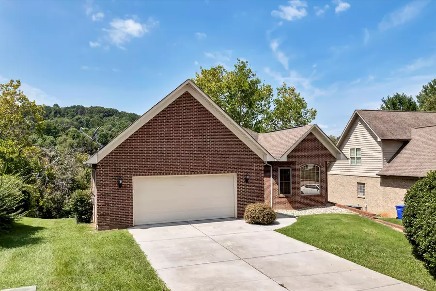 2518 Rosemeade DR, Morristown, TN 37814