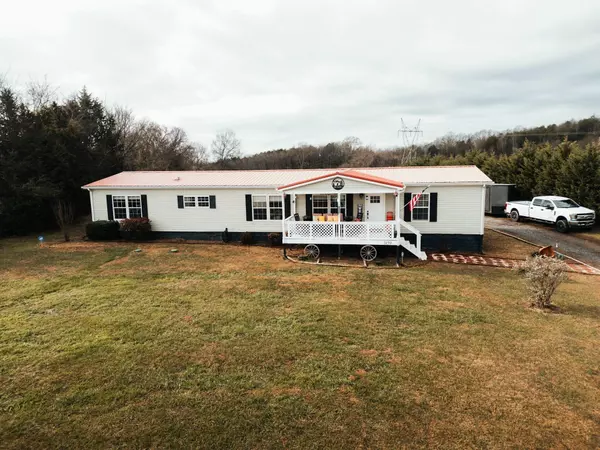 1459 Squire Fox RD, Dandridge, TN 37725