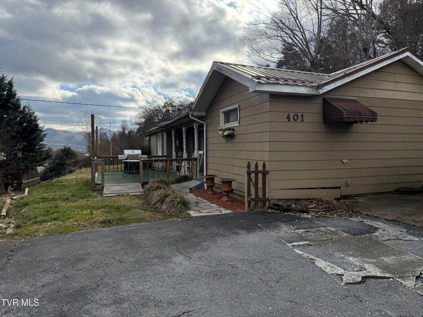 Erwin, TN 37650,401 Mohawk DR