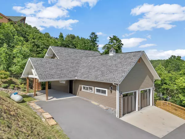 Gatlinburg, TN 37738,730 Deerfoot DR