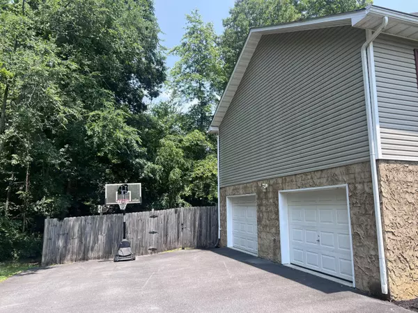 Newport, TN 37821,575 Paw Paw WAY