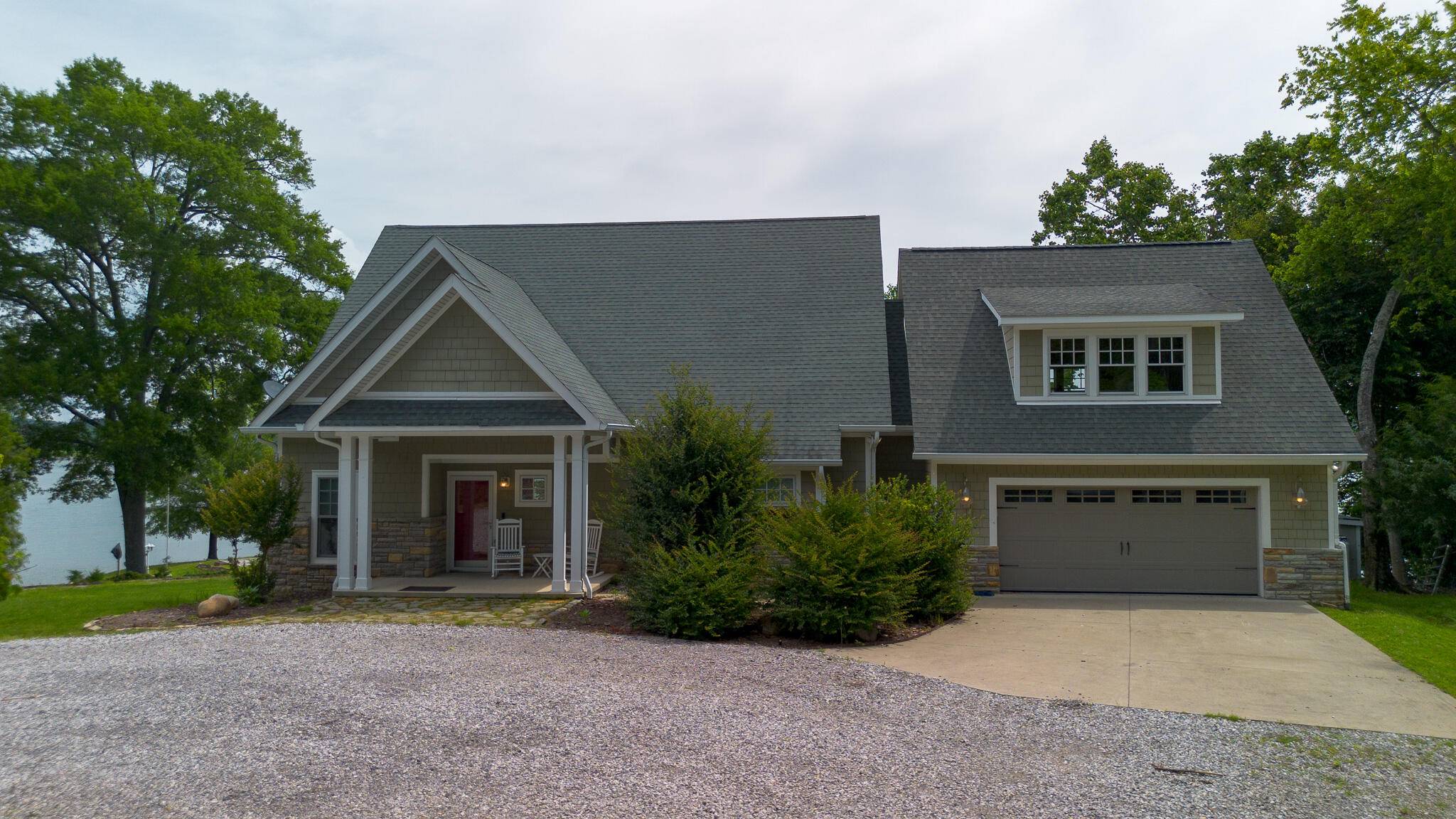 976 Bridgeview Hills DR, Dandridge, TN 37725