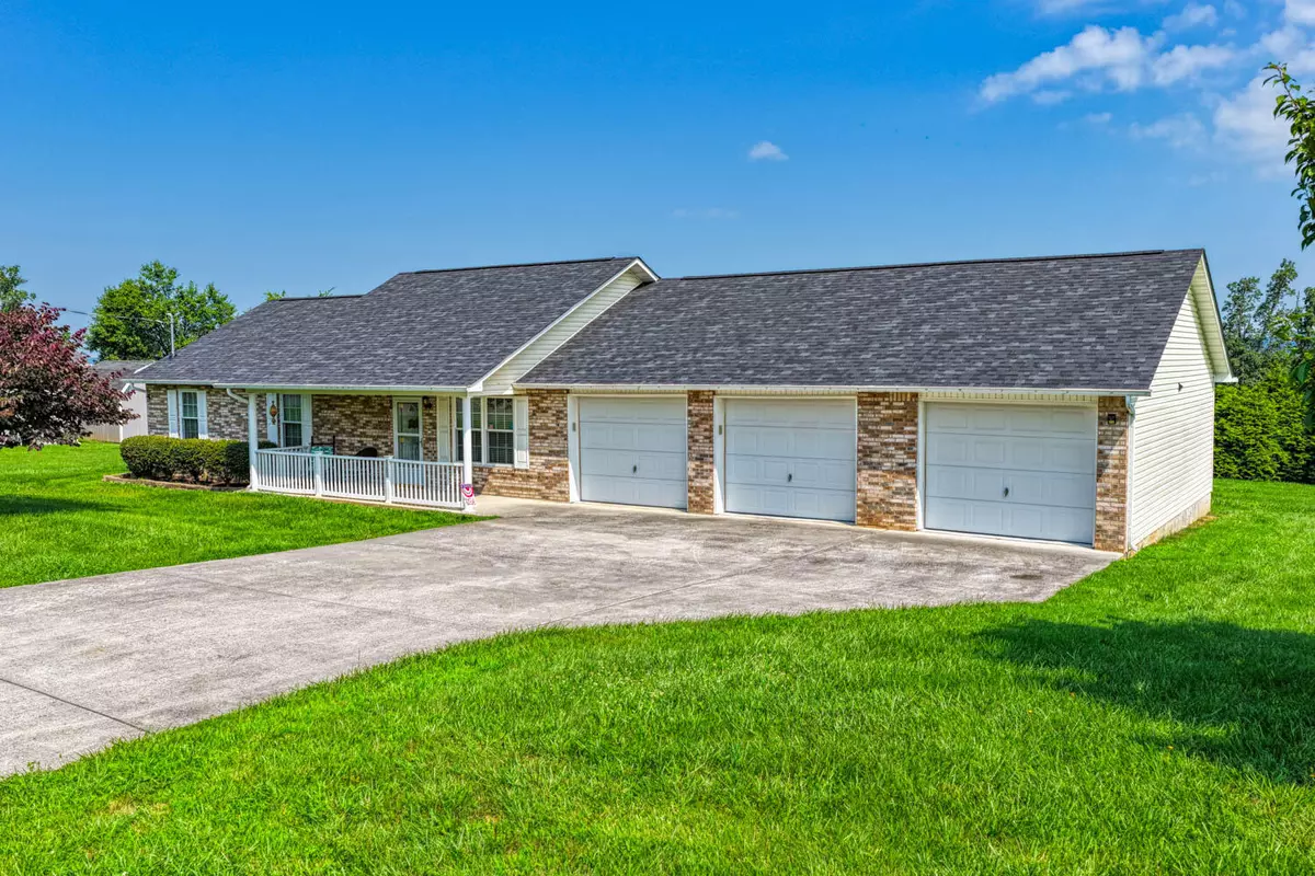 Dandridge, TN 37725,660 Privet DR