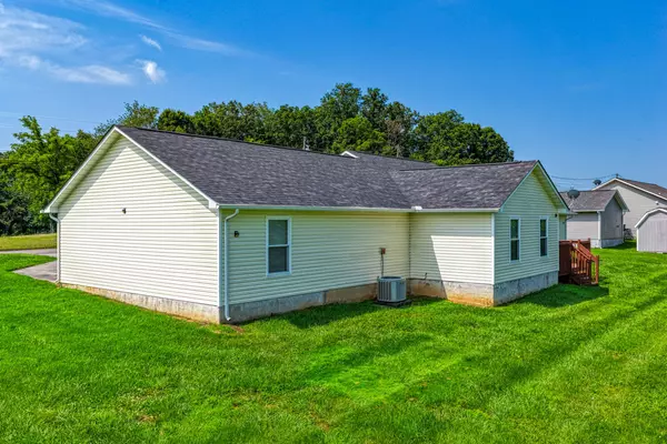 Dandridge, TN 37725,660 Privet DR