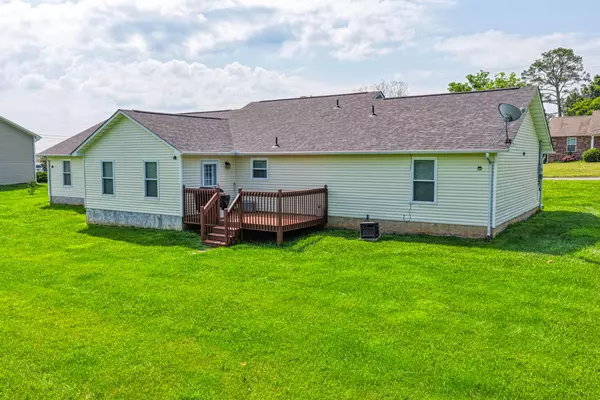 Dandridge, TN 37725,660 Privet DR