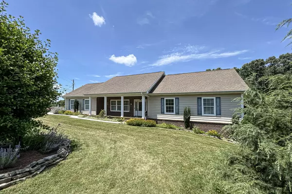 618 Laurie Leigh Ln DR, Dandridge, TN 37725