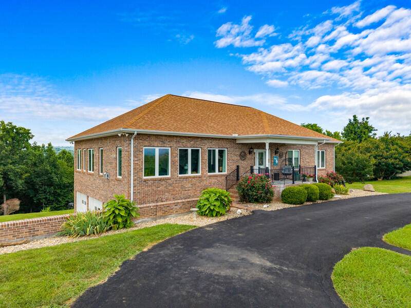 Dandridge, TN 37725,446 Gaut RD
