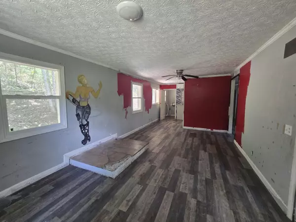 Sneedville, TN 37869,260 Collins St