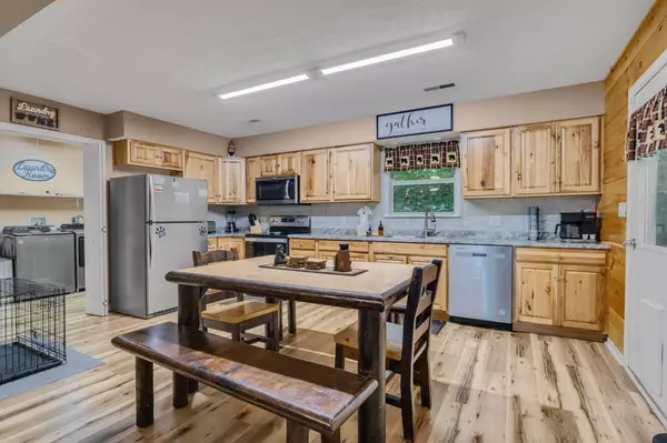 Sevierville, TN 37876,1430 Am King WAY