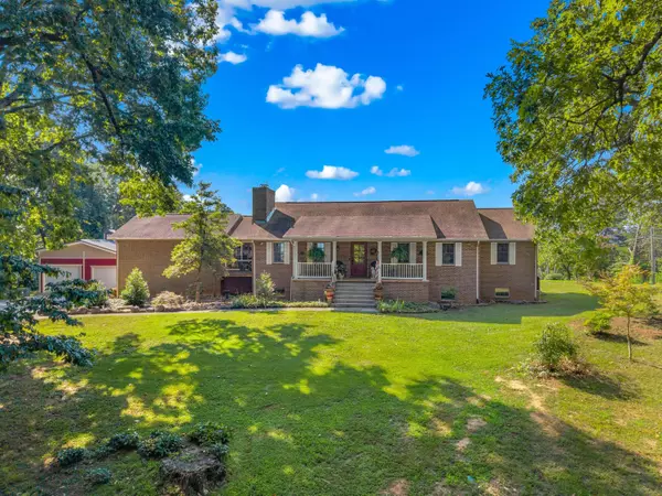 625 Armstrong DR, Dandridge, TN 37725