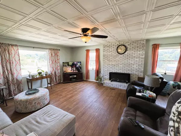 Jefferson City, TN 37760,903 Julianne DR