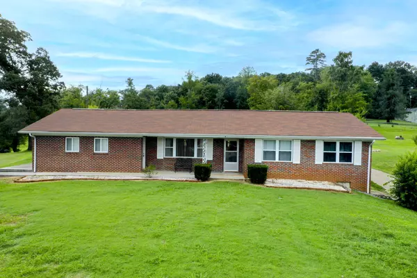 888 Isabell DR, Dandridge, TN 37725