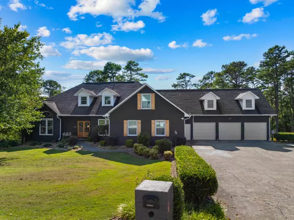 1887 Lakebrook CIR, Dandridge, TN 37725