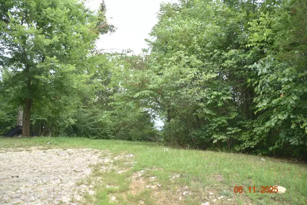 2750 Mountain RD, Whitesburg, TN 37891