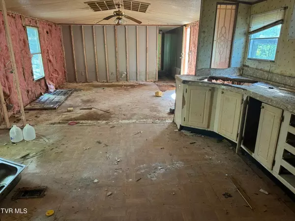 Greeneville, TN 37745,370 Mulberry RD