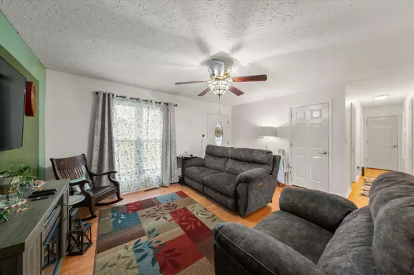 Dandridge, TN 37725,312 Economy CIR