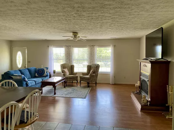 Dandridge, TN 37725,625 Ross DR