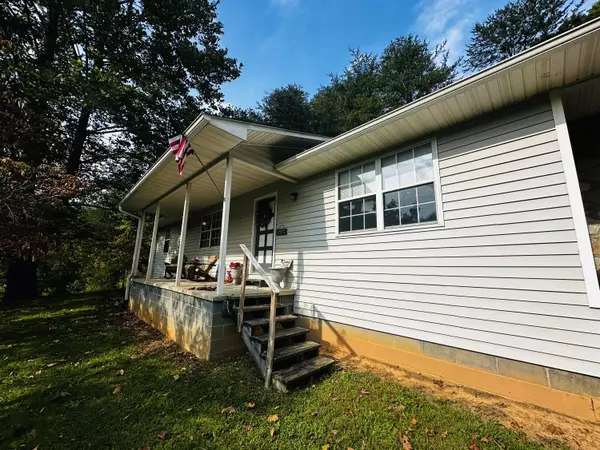 Tazewell, TN 37879,370 Vannoy RD