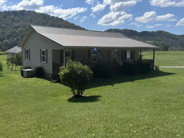 1592 Dry Valley RD, Thorn Hill, TN 37881