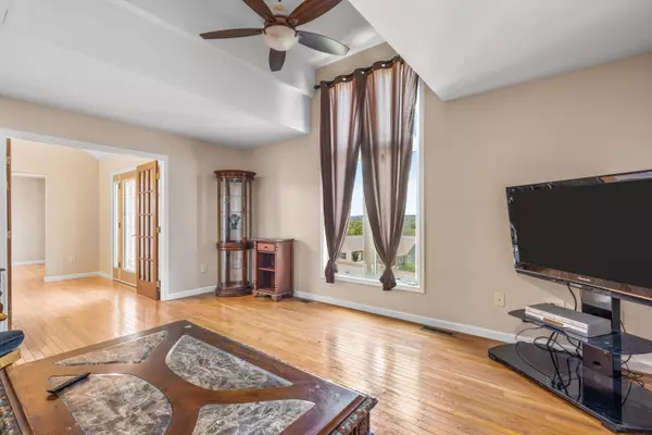 Dandridge, TN 37725,219 Sullivan