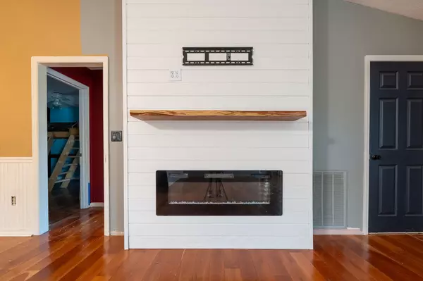 Dandridge, TN 37725,232 Highway 92 S