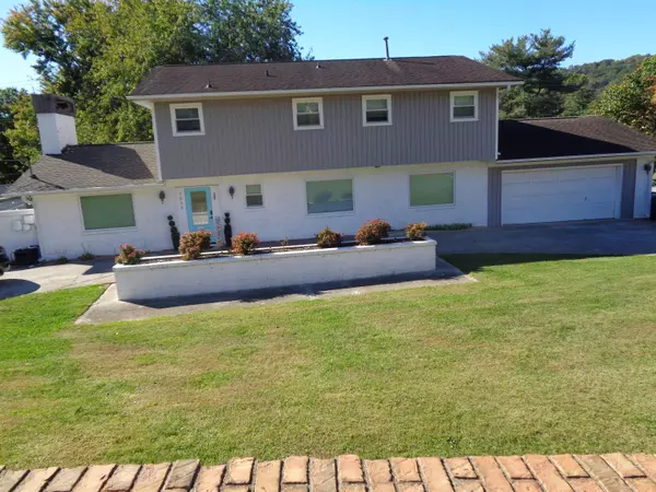 1033 WALTERS DR., Morristown, TN 37814