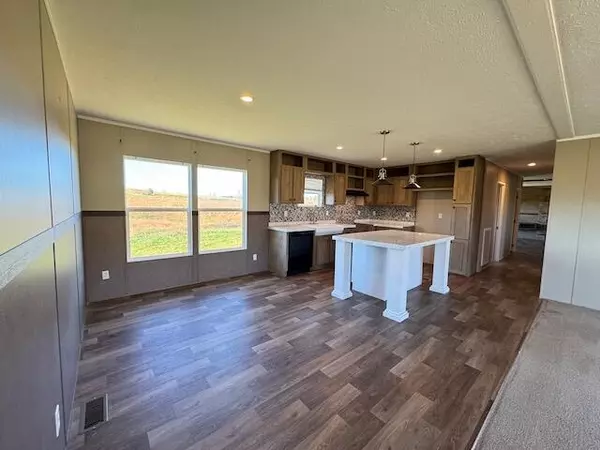 Fall Branch, TN 37656,665 Painter RD