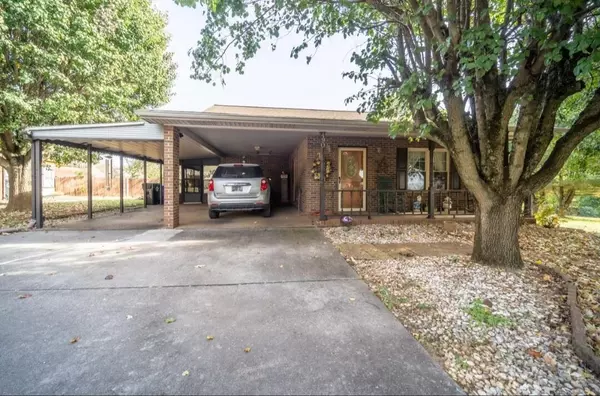 490 Sunset HLS, Morristown, TN 37814