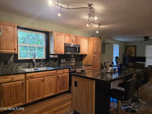 Sneedville, TN 37869,4060 Tazwell HWY