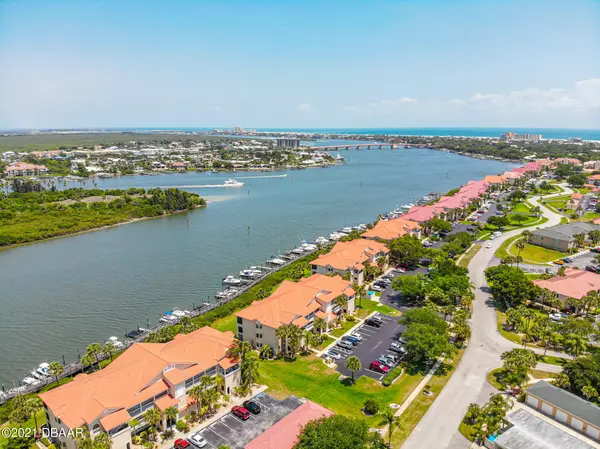 New Smyrna Beach, FL 32169,462 Bouchelle DR #202