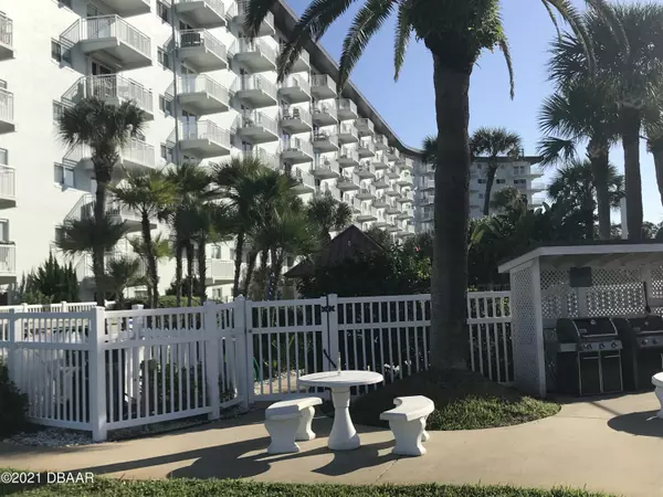 Daytona Beach, FL 32118,100 Silver Beach AVE #324