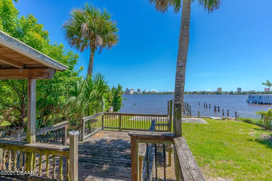 1597 Riverside DR, Holly Hill, FL 32117