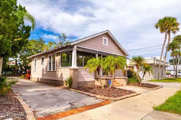 207 Downing ST, New Smyrna Beach, FL 32168