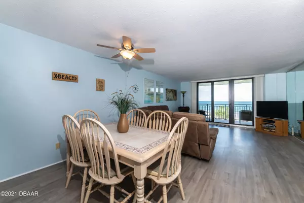 Ormond Beach, FL 32176,915 OCEAN SHORE BLVD #0301