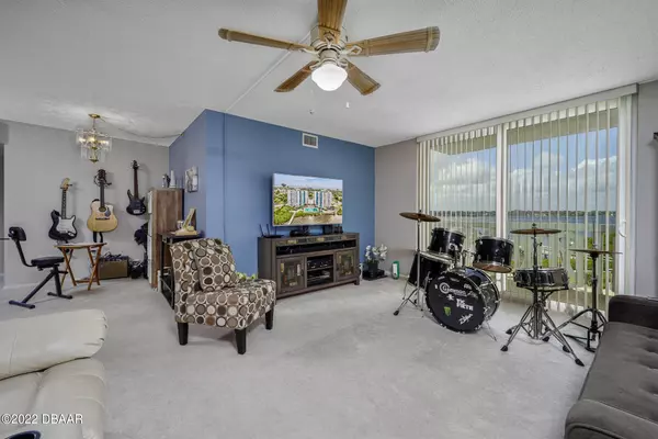 Daytona Beach, FL 32118,925 Halifax AVE #203